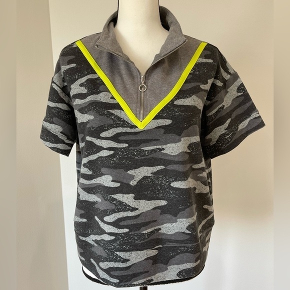 Flirtitude Active top in a size small - Picture 1 of 12